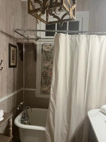 لاوريل Jenny'S Downtown Hideaway Bed And Breakfast المظهر الخارجي الصورة